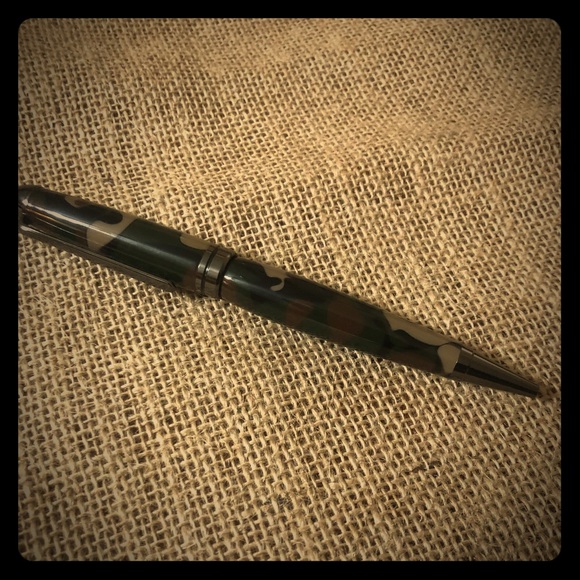 Hand turned Camo Acrylic Pen. One of a kind - Picture 2 of 2